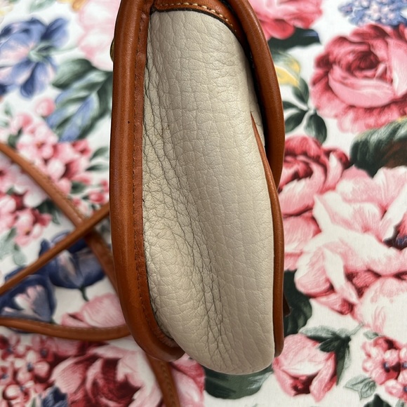 🦆 Dooney and Bourke Calvary bag- Vintage - Picture 11 of 12